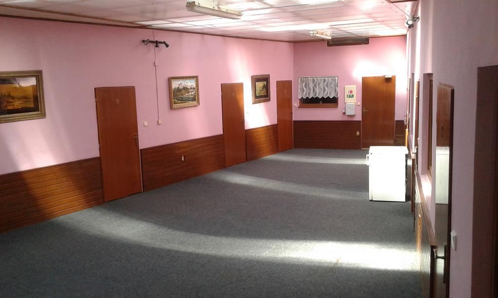 Retro Vrbovec Hotel Luaran gambar