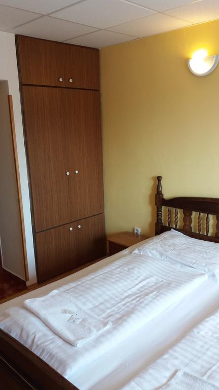 Retro Vrbovec Hotel Luaran gambar