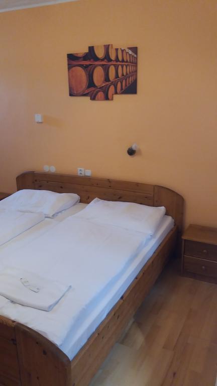 Retro Vrbovec Hotel Luaran gambar